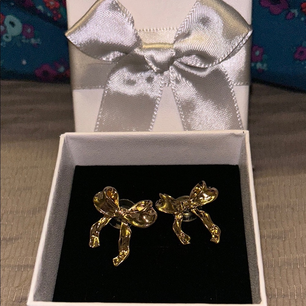 Elegant Gold Bow Earrings